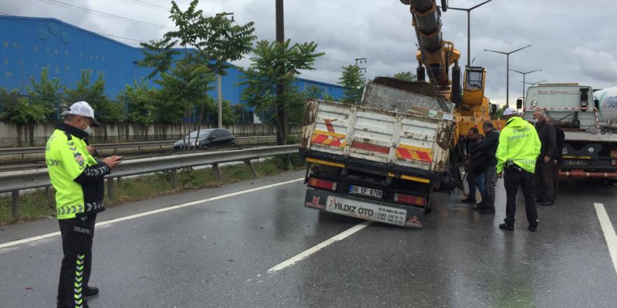 Gebze'de zincirleme trafik kazası: 3 yaralı