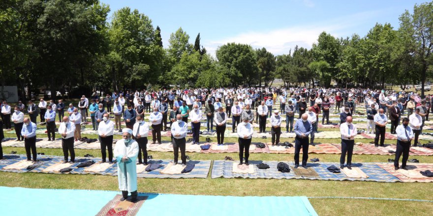 Tarihi Hünkar Çayırında Cuma Namazı