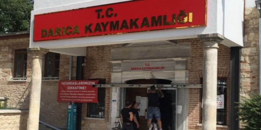 Kaymakamlık binasına sensörlü kapı