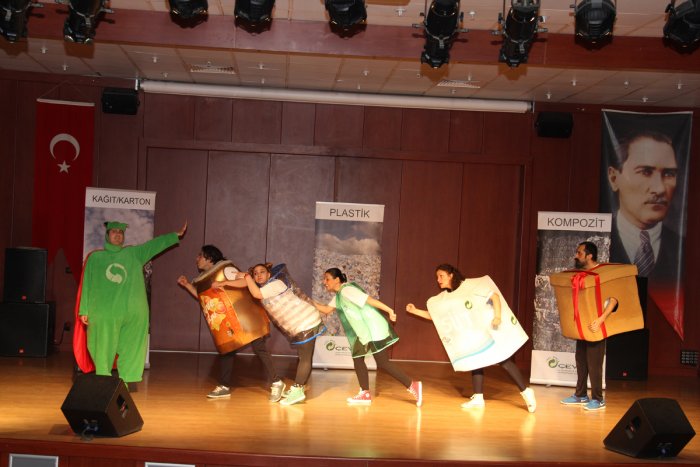 Çocuklara geri dönüşümün anlatıldı