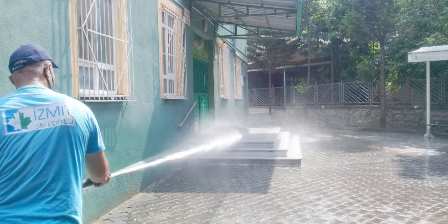 İzmit’te dezenfekte çalışmaları aralıksız devam ediyor