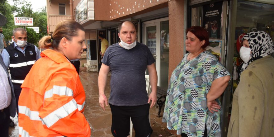 Başkan Hürriyet sağanakla birlikte, vatandaşın yanına koştu