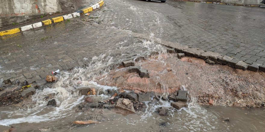 Kocaeli'de etkili sağanak hayatı olumsuz etkiledi