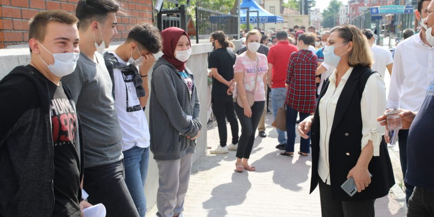 Başkan Hürriyet öğrencileri YKS öncesi yalnız bırakmadı