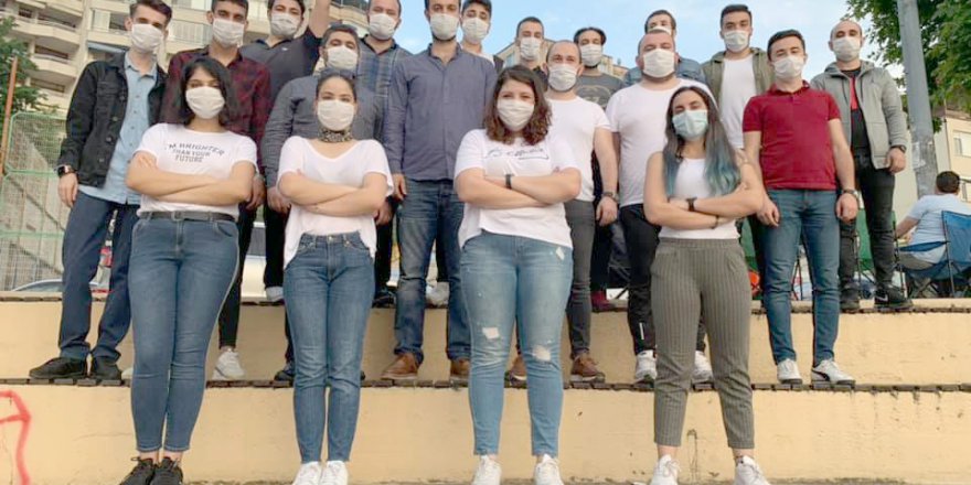 CHP’li gençler 12 ilçede maske dağıttı