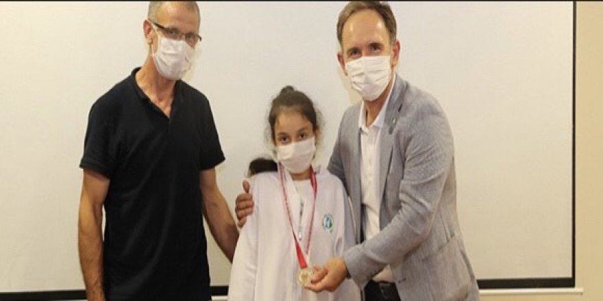 İzmit Belediyesporlu sporcular ödüllendirildi