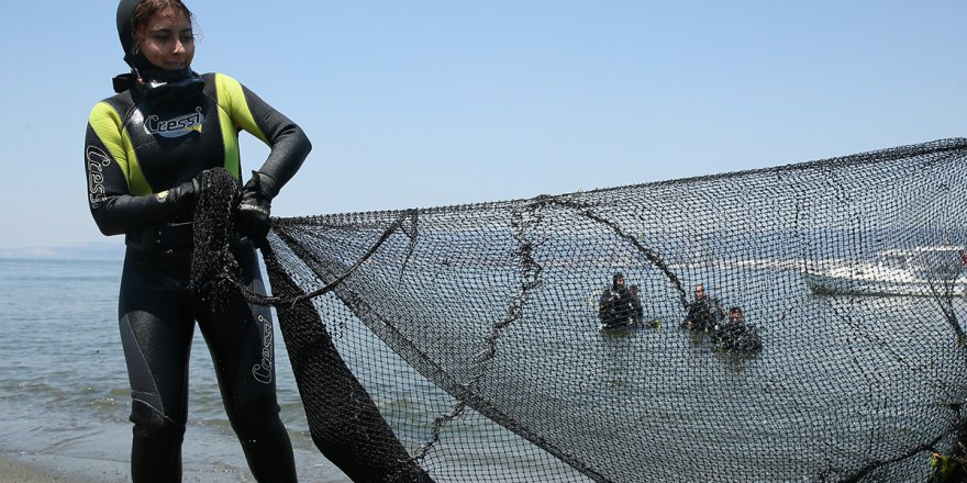 Denizden hayalet ağları topladı