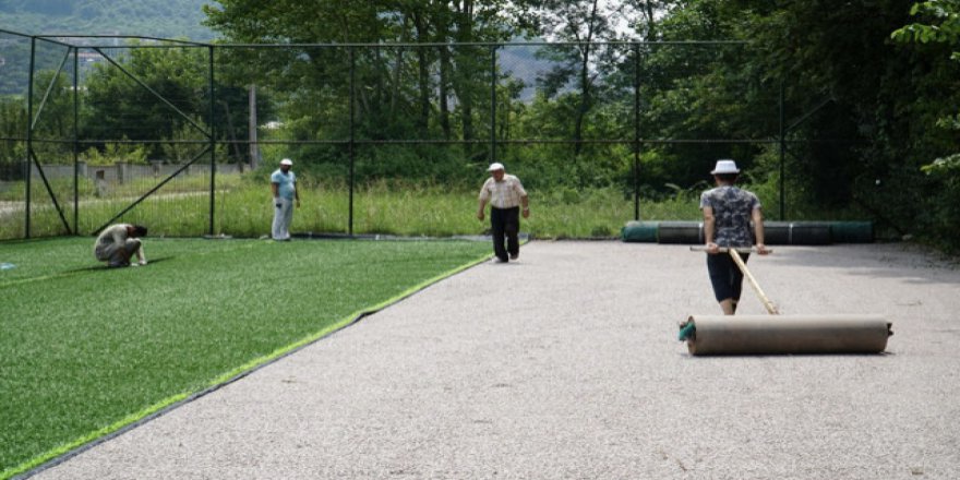 Gölcük’te sahalar yenileniyor
