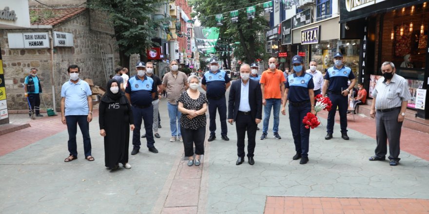 İzmit Zabıtası esnaf ile el ele