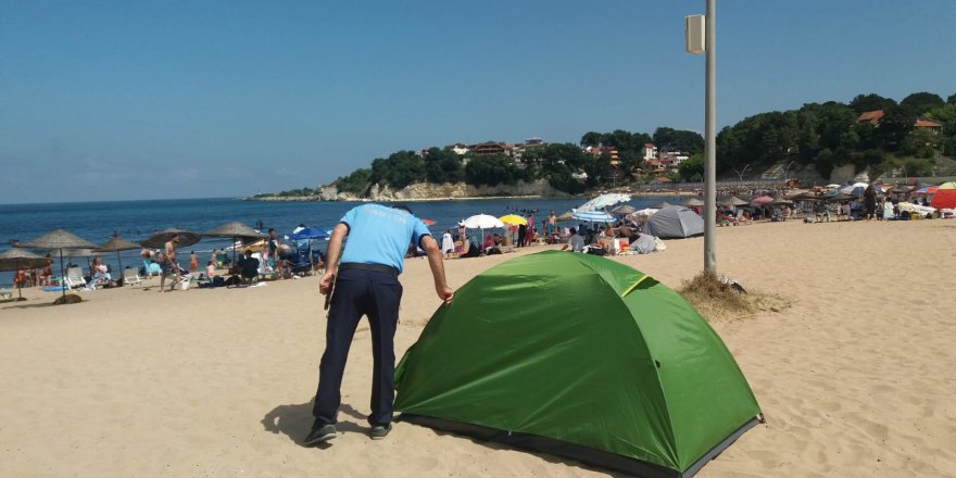 Plajlarda maske ve sosyal mesafe uyarısı