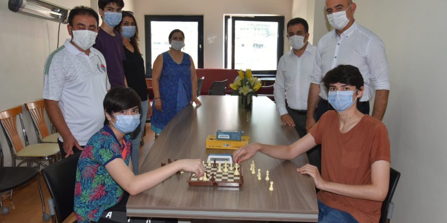 İzmit Belediyesinden Dünya Satranç Günü’nde Online Turnuva