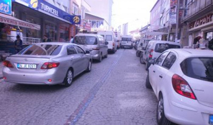 Fatih Caddesi’ndeki trafik sorunu bitmiyor
