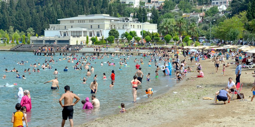 Plajlar dolup taştı!