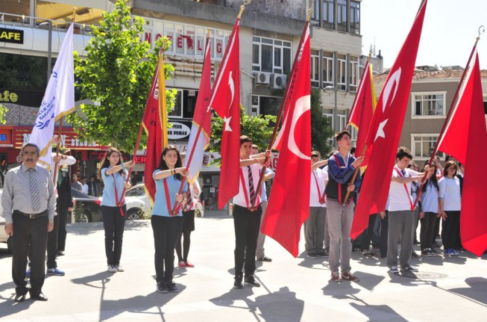 19 Mayıs buruk kutlandı