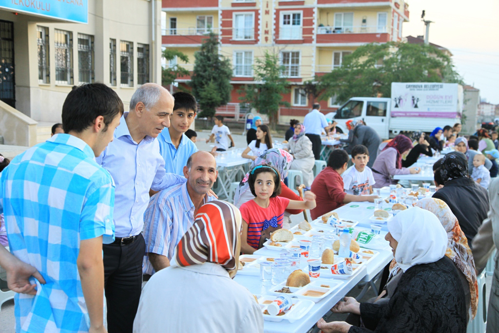 Çayırova Özgürlük’te iftar açtı