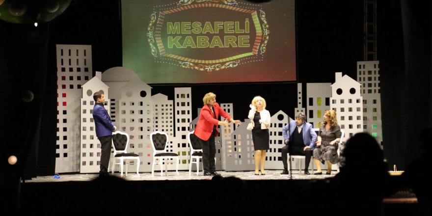 "Mesafeli Kabare"pandemi sürecini sahneye taşıdı