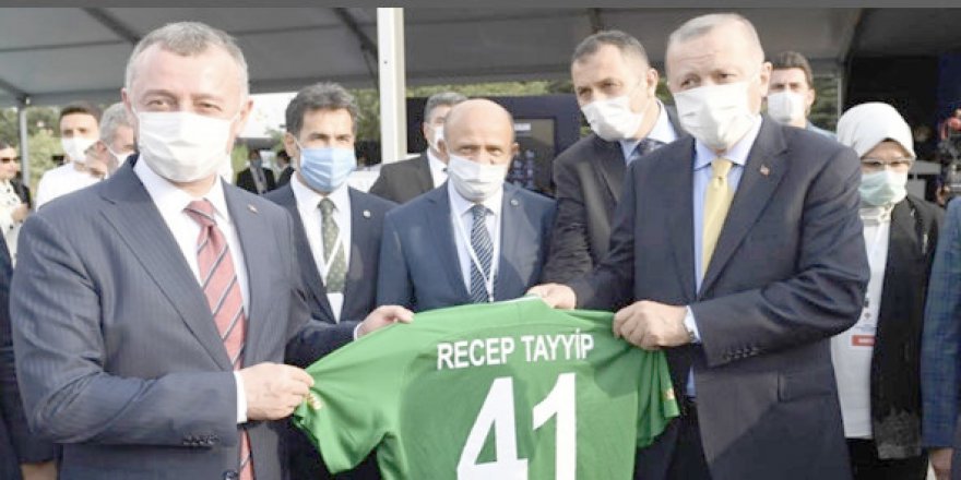Cumhurbaşkanı Erdoğan'a Kocaelispor forması