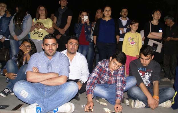 Soma için oturma eylemi yaptılar