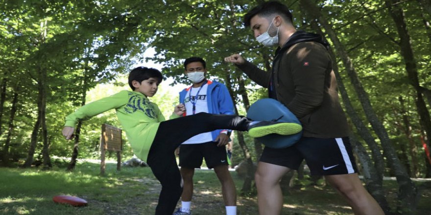 Gençlik kamplarında stres atıyorlar