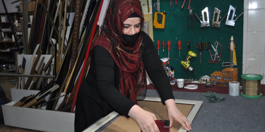 Camcı eşine yardım ederek meslek sahibi oldu