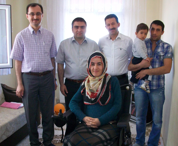 Engelli vatandaşa Akülü araç yardımı