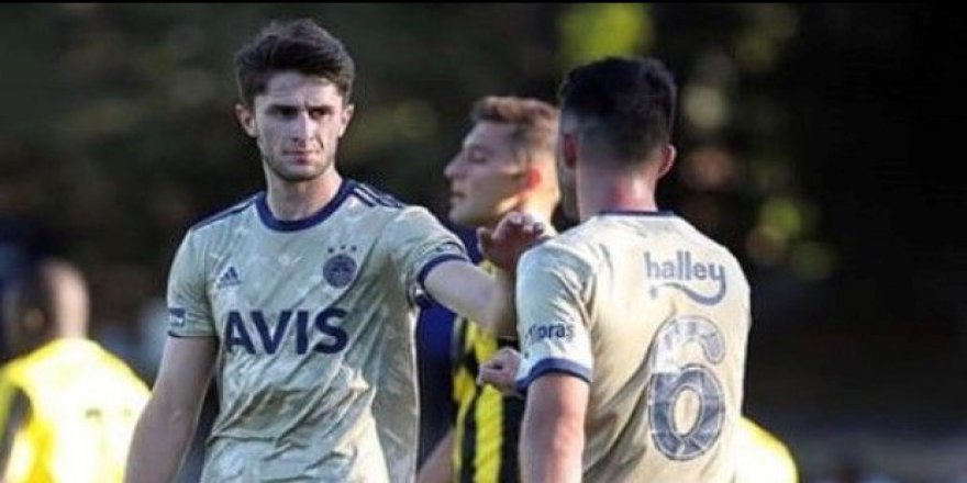 İsmail Yüksek forma giydi