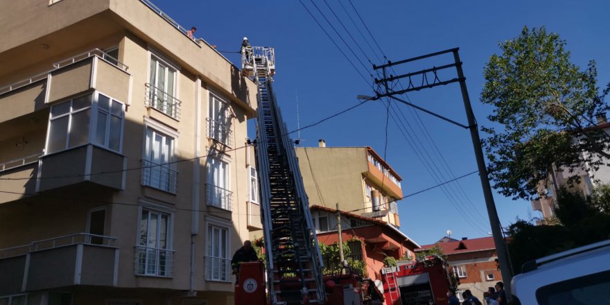 Gebze'de çatı yangını