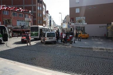 Fatih Caddesi’nde trafik sorunu bitmek bilmiyor