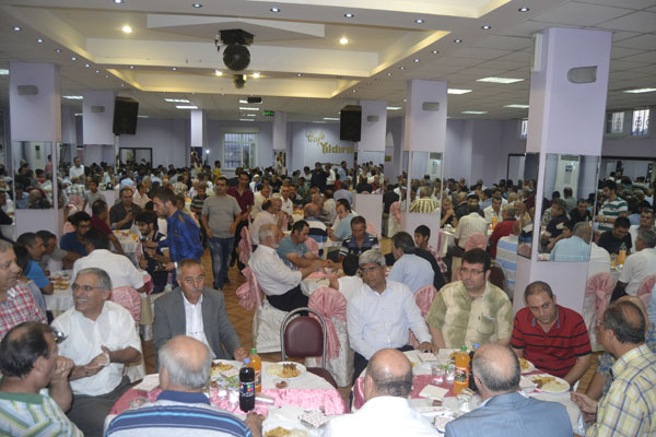 DİLOVASI CHP’DEN YOĞUN KATILIMLI İFTAR