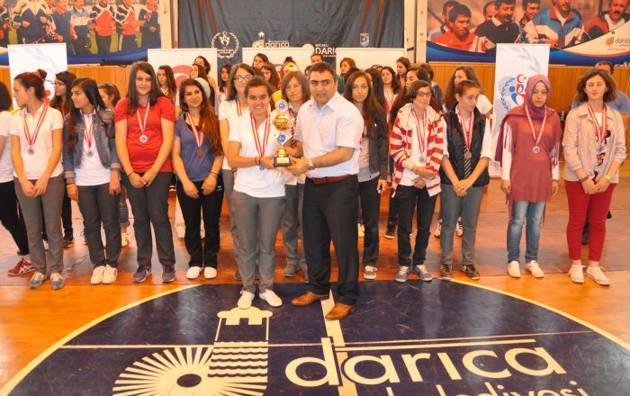 Darıca’da kupalar verildi