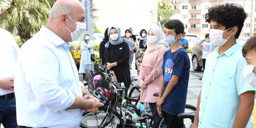 Darıca Belediyesi başarılı öğrencileri ödüllendirdi