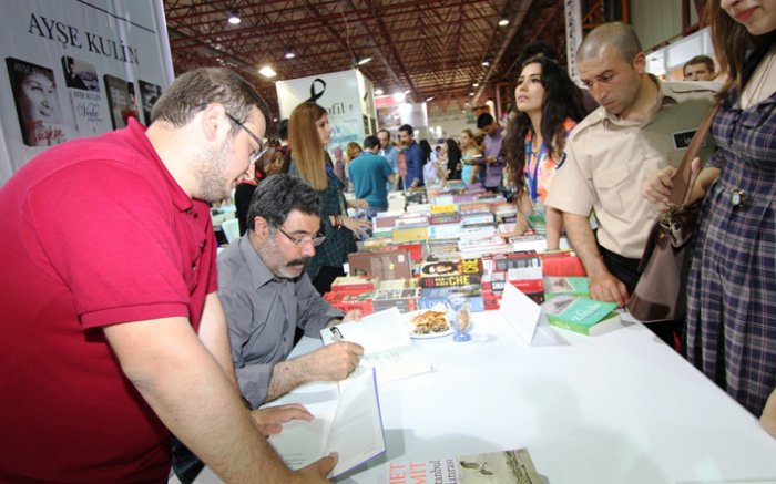 Ahmet Ümit, Kocaeli Kitap Fuarı’nı salladı