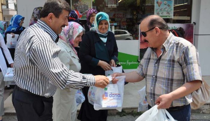 Karabacak vatandaşların kandilini kutladı