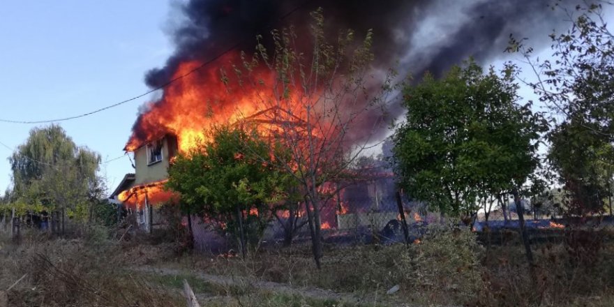 Evde çıkan yangın söndürüldü