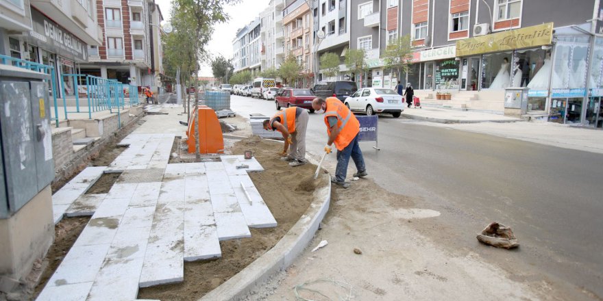 Aşıroğlu Caddesi’nde üstyapı  çalışmaları tamamlanıyor