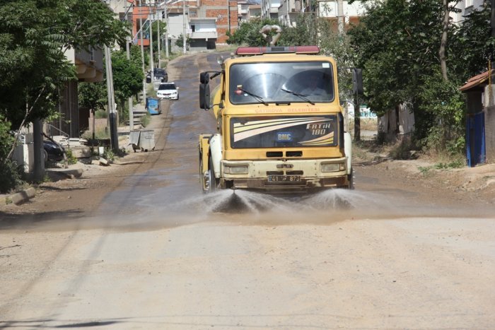 Asfaltlamak yerine sulama