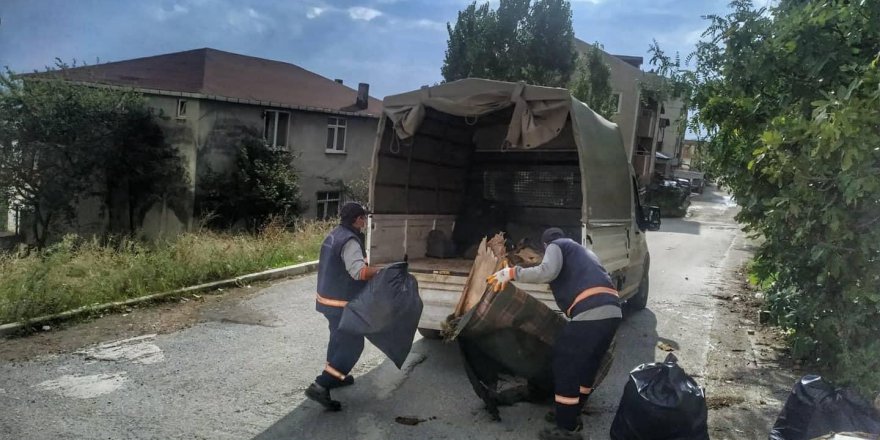 Gebze’de sokaklar temizleniyor