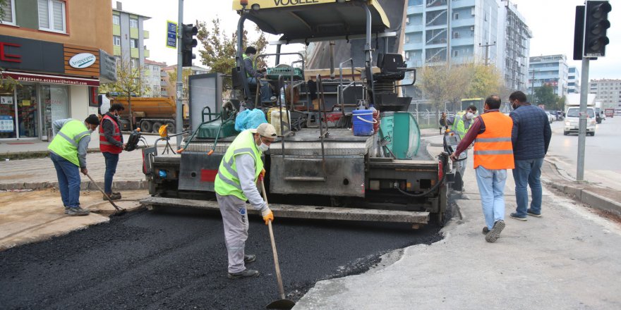 Gebze’de altyapı sonrası asfalt seriliyor