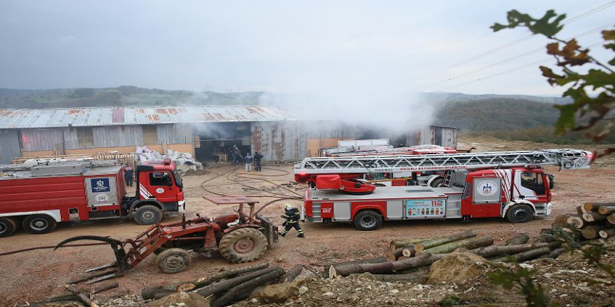 Ahşap palet fabrikasında  çıkan yangın söndürüldü