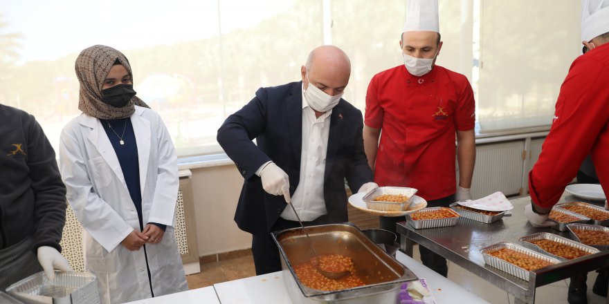 Darıca’da karantinadaki  vatandaşlara sıcak yemek