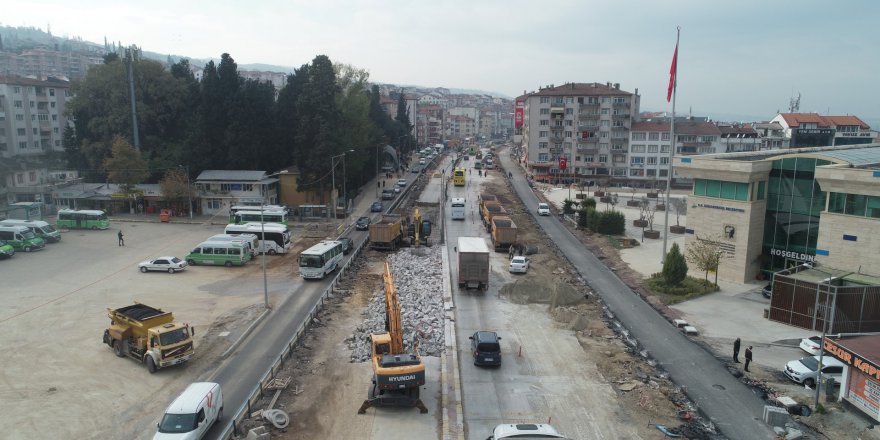 Köprülü kavşakta çalışmalar sürüyor
