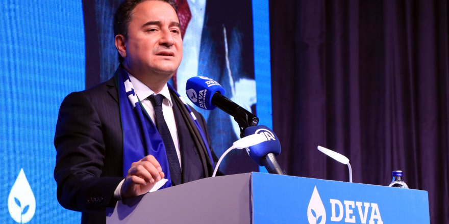 Ülkeyi de AK Parti'yi de  küçük ortak yönetiyor