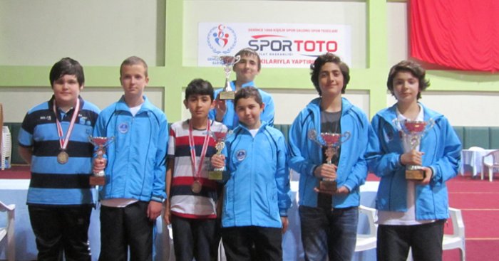 Yıldız Satranççılardan Kupa Yağmuru