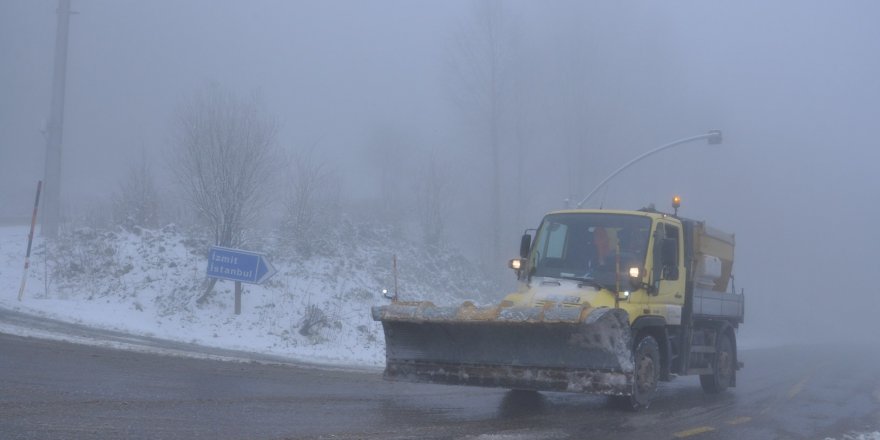 Kar Timleri yolları açık tutuyor
