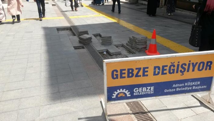 Çarşı köstebek yuvası gibi