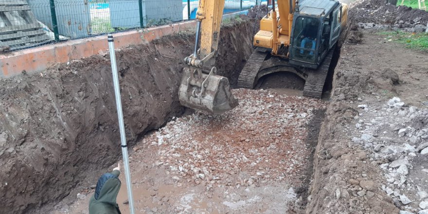 Caddede çalışmalar devam ediyor