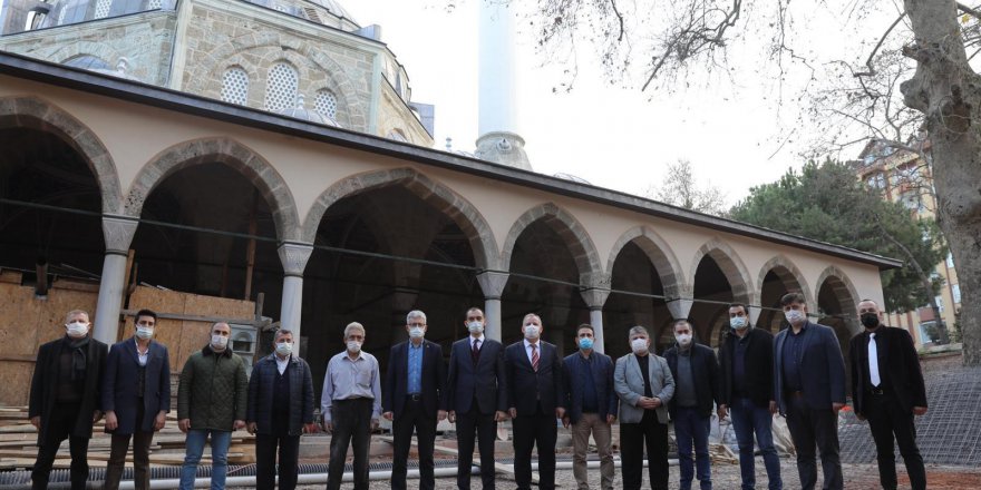 AK Partililerden cami ziyareti