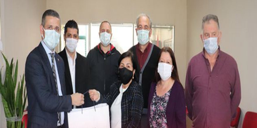 Muhtarlara  sağlık sepetleri verildi