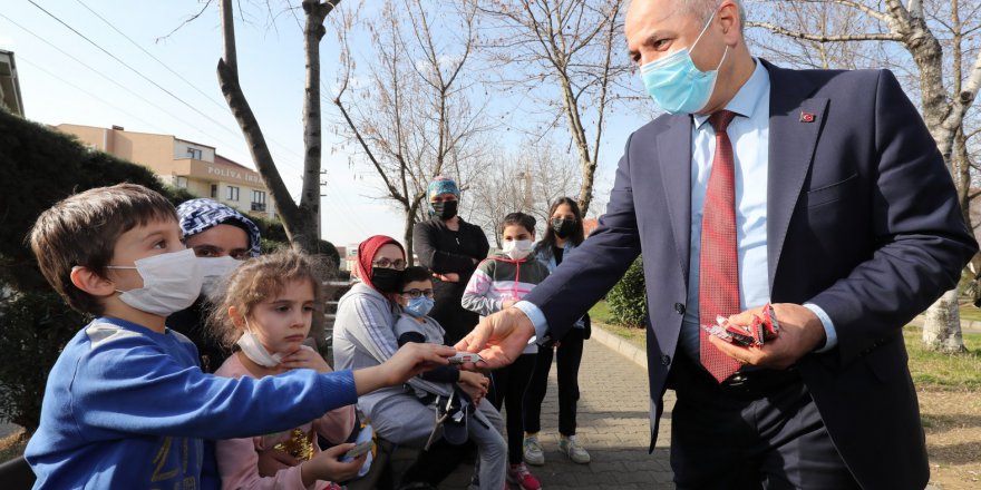 Büyükgöz çocuklara sürpriz yaptı