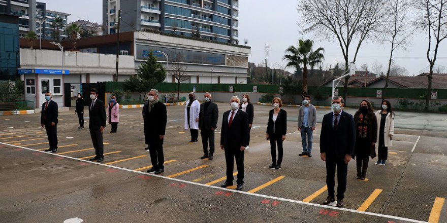 Okullarda İstiklal Marşı okundu